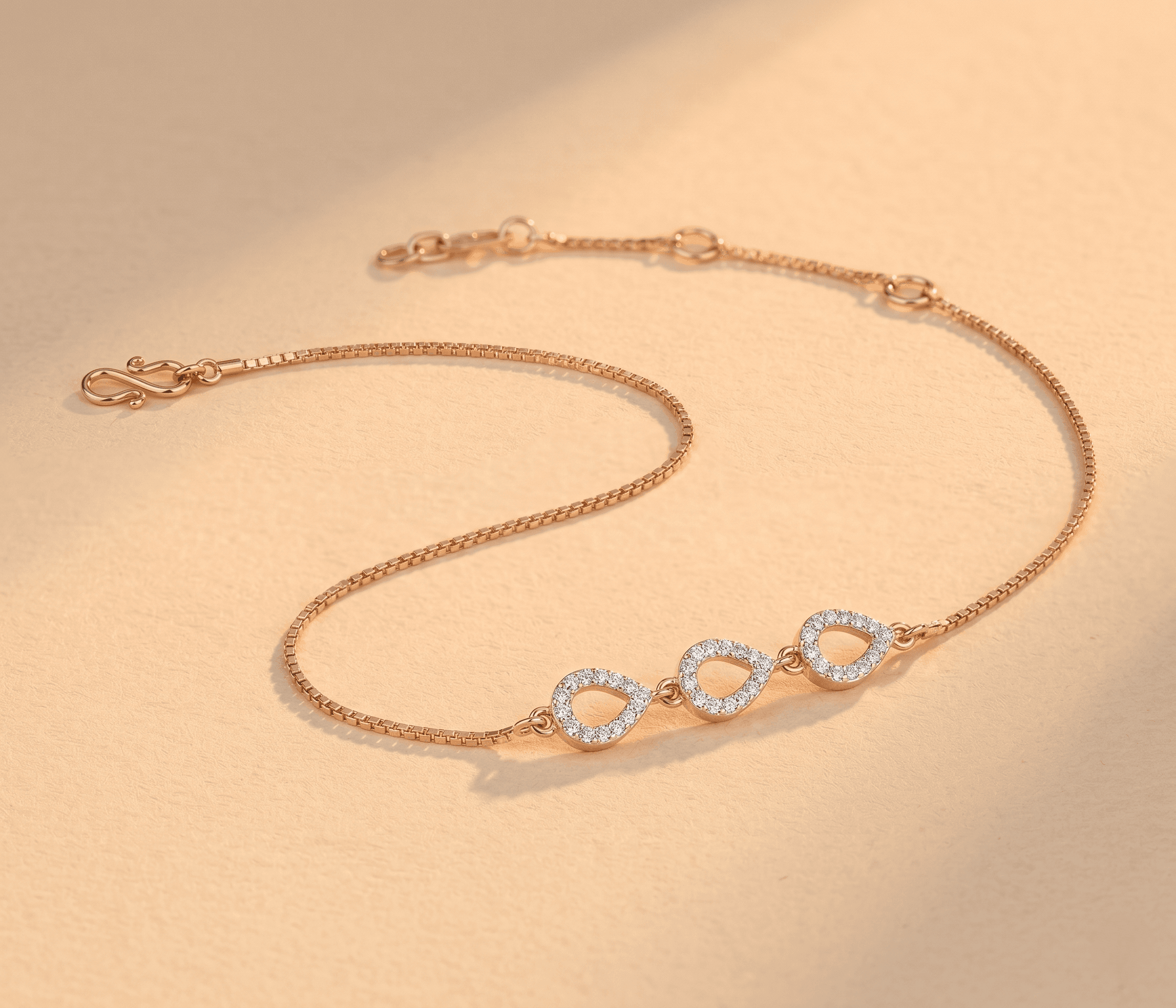 Teardrop Bracelet , 5.5 Inch , Yellow Gold , 18 K